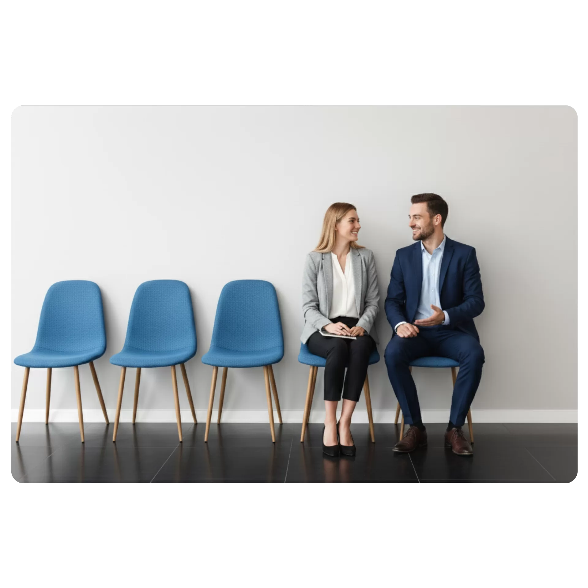 Imagem de um profissional sorrindo, representando o time.